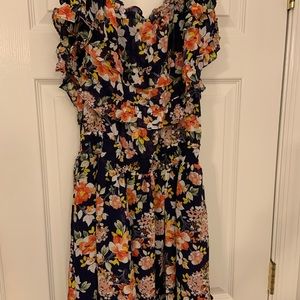 Cute floral strapless dress.